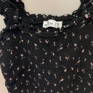 BLACK FLORAL HOLLISTER CROP TANK